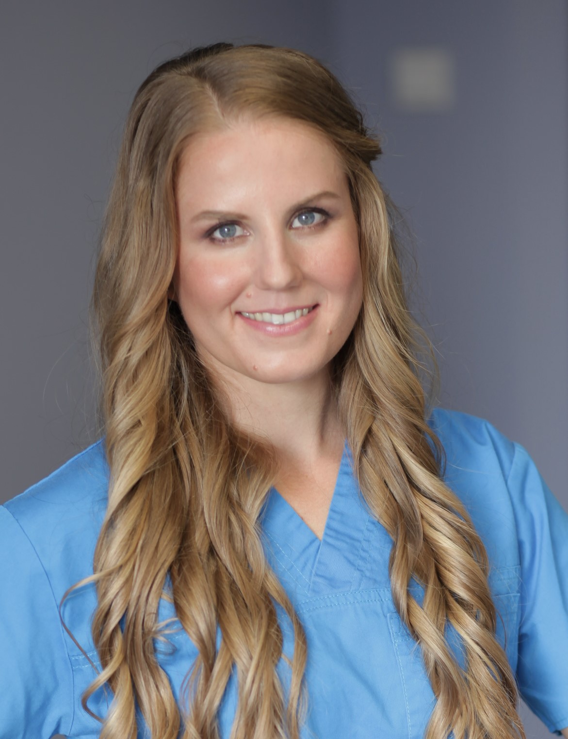 Dr. Kunszt Alexandra, Fogorvos, Endodontia szakorvos