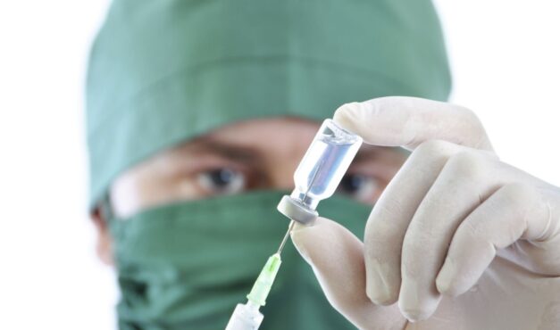 Érzéstelenítő befecskendezése. Jár-e fájdalommal a fogászati implantátum beültetése?